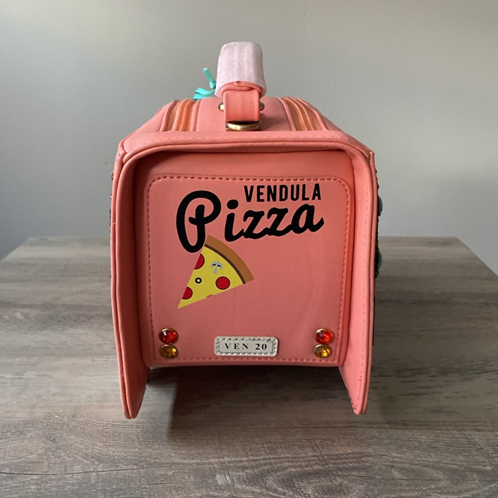 Vendula London Pizza Truck - Picture 5 of 7